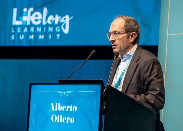 Alberto Ollero participa en el Lifelong Learning Summit 2026 con una ponencia sobre ojo seco 1 Dr. Alberto Ollero, oftalmólogo en Vigo, durante su ponencia sobre lágrimas artificiales en el Lifelong Learning Summit 2026